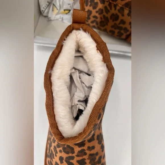 Volatile Scruff Faux Shearling Bootie - Picture 4 of 4